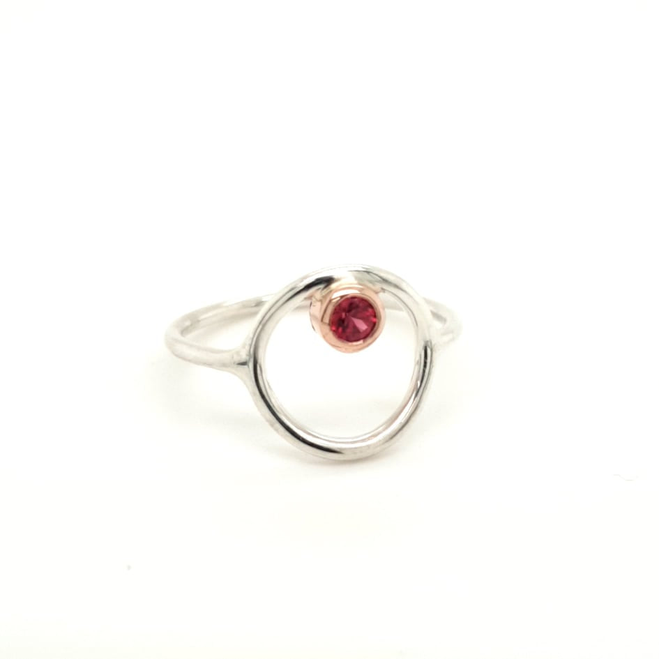 DELICATE RED SPINEL CIRCLE RING