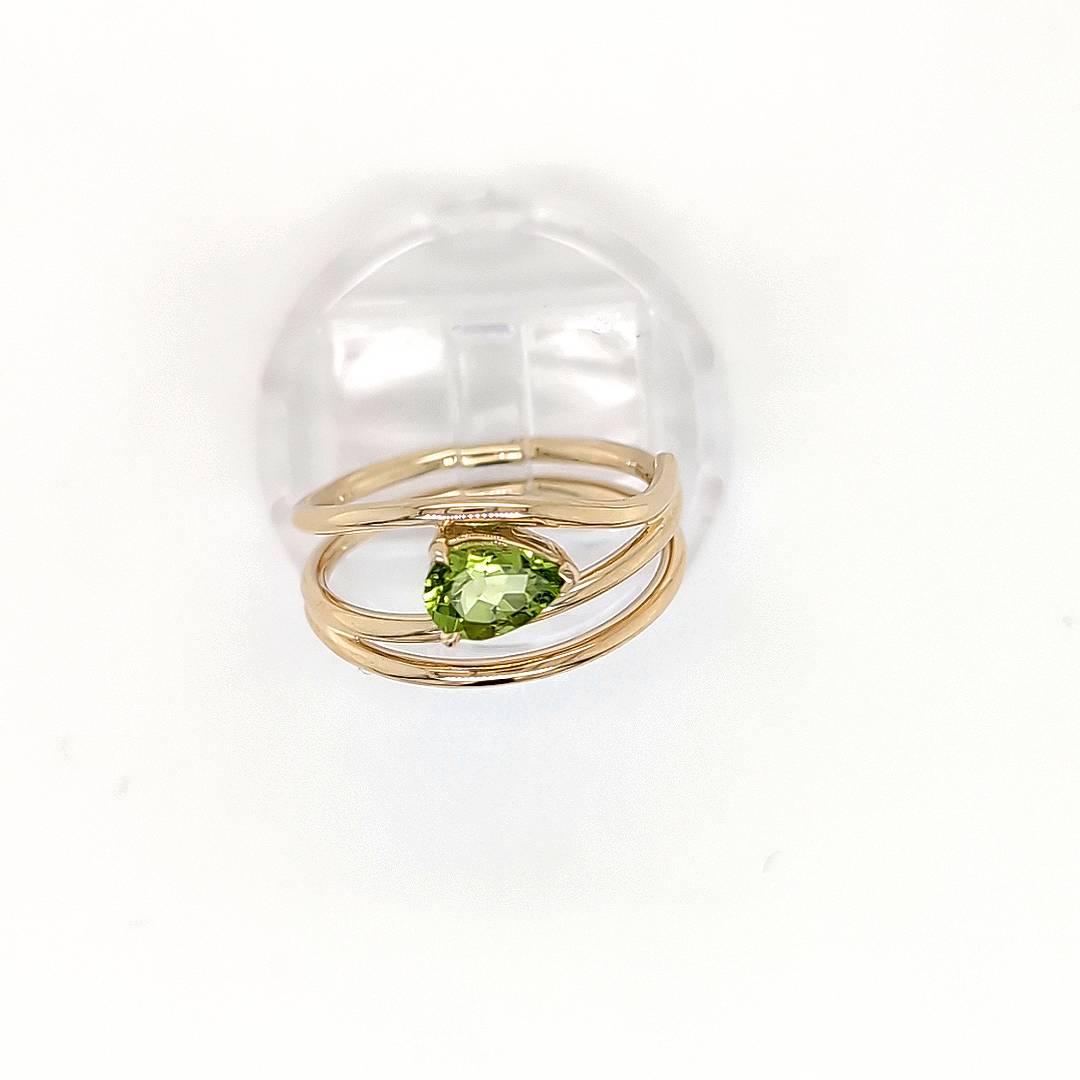 PEAR SHAPED PERIDOT RING