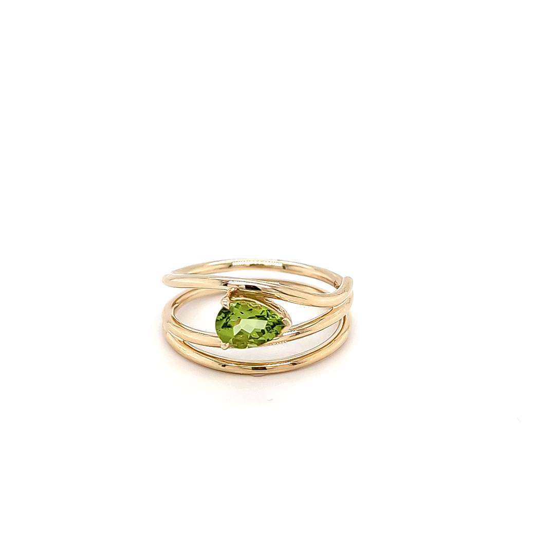 PEAR SHAPED PERIDOT RING