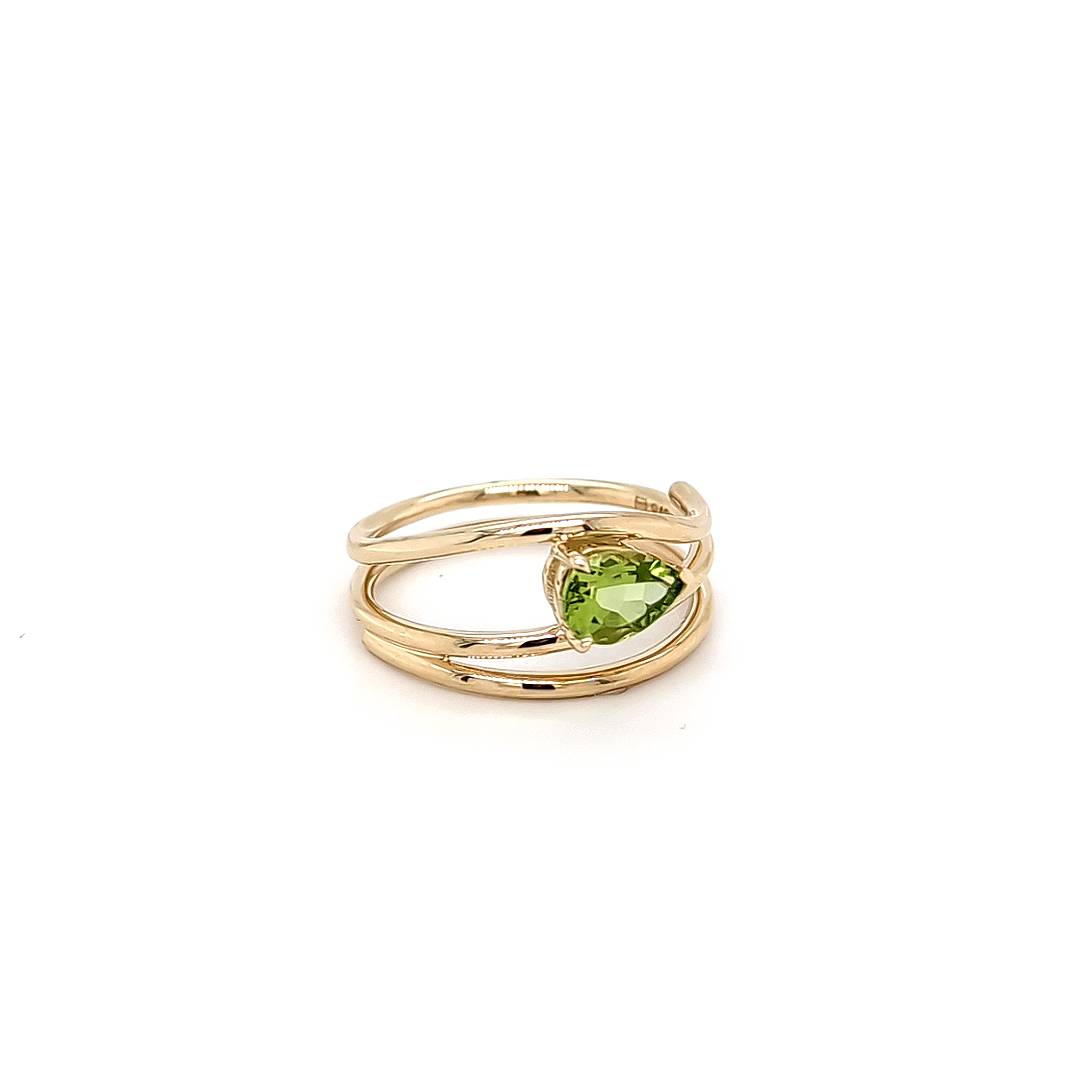 PEAR SHAPED PERIDOT RING