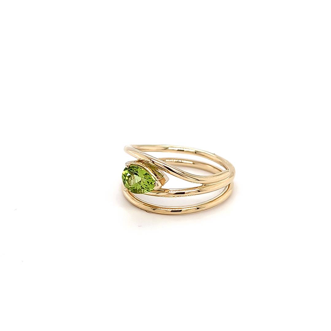 PEAR SHAPED PERIDOT RING