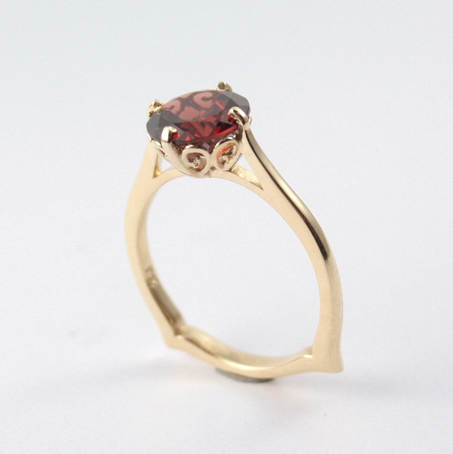 ROUND CUT GARNET RING