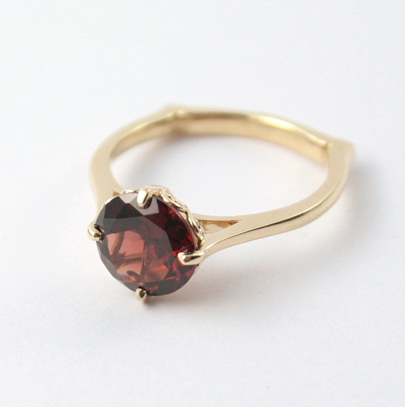 ROUND CUT GARNET RING