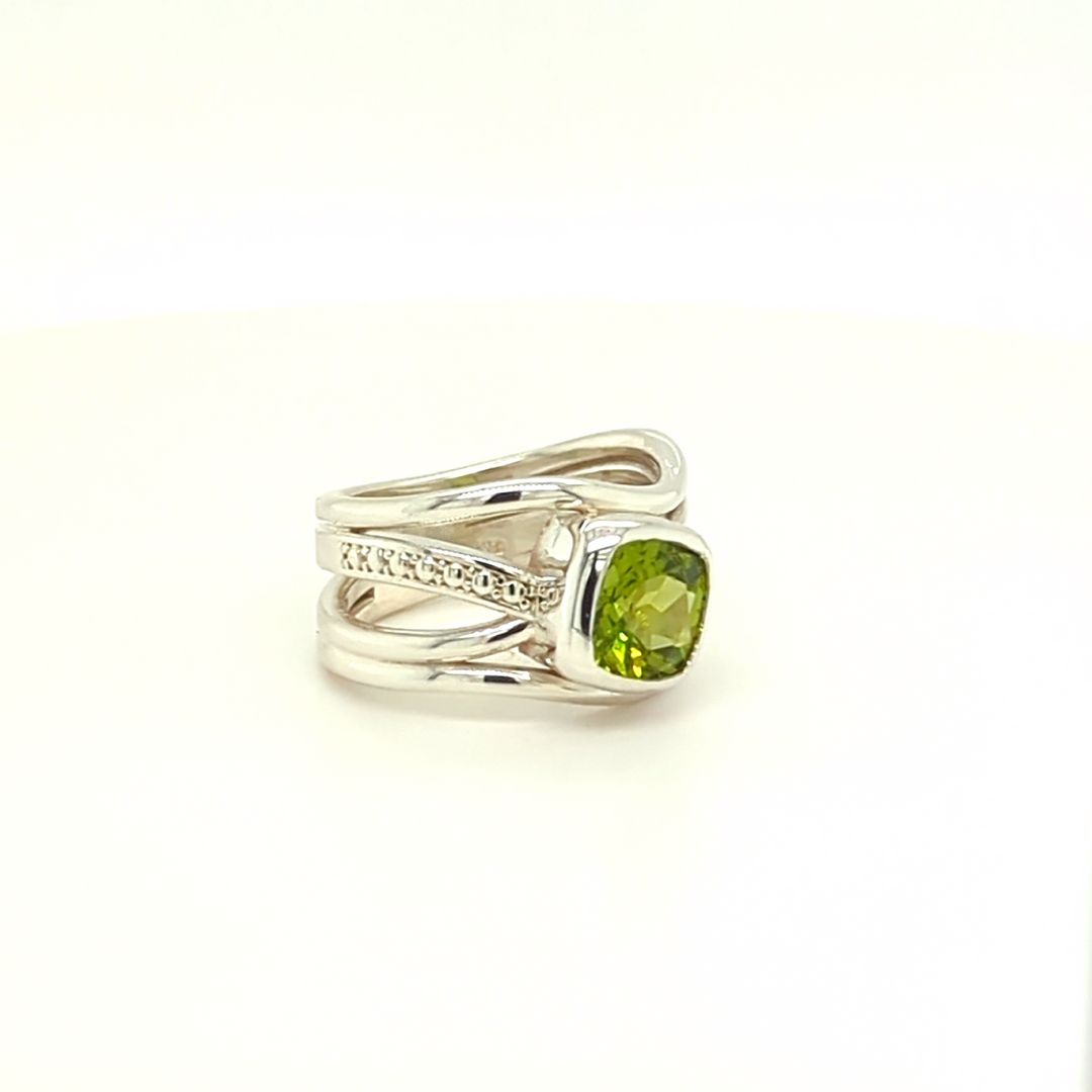 PERIDOT RING