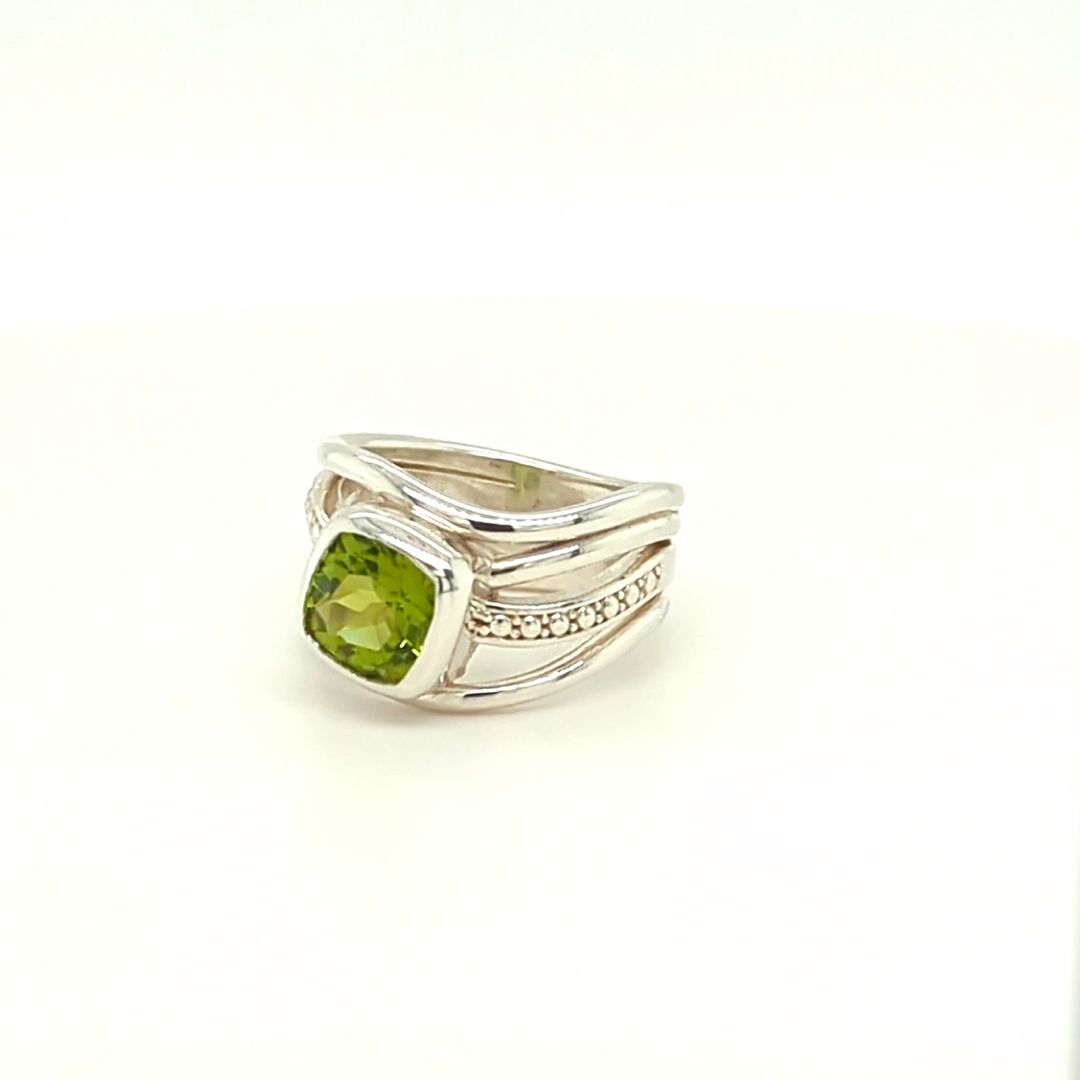 PERIDOT RING