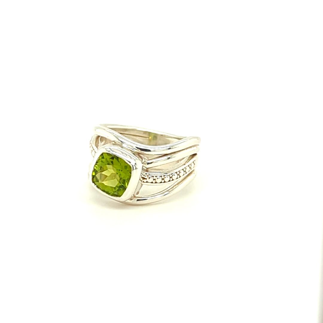 PERIDOT RING