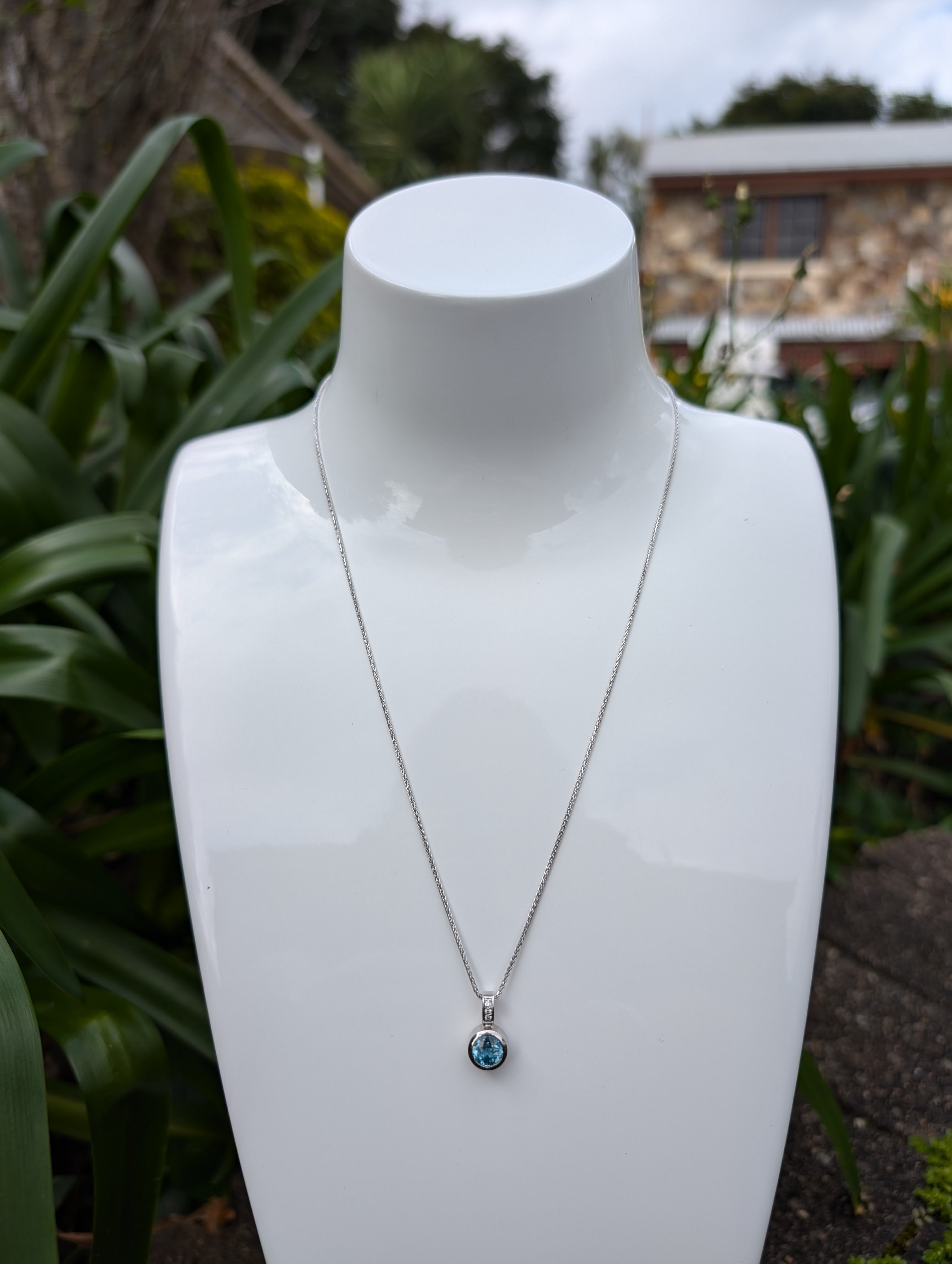 BLUE ZIRCON & DIAMOND PENDANT