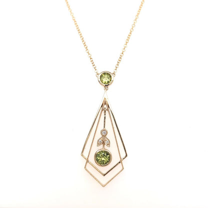 PERIDOT AND DIAMOND PENDANT INCL CHAIN