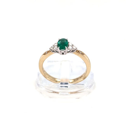 EMERALD & DIAMOND RING