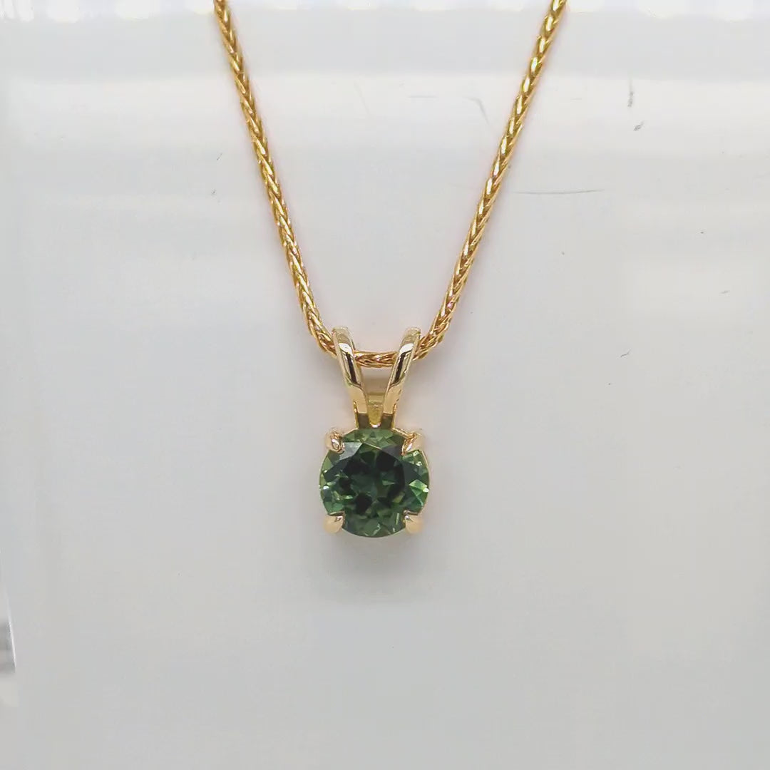 Load video: GREEN SAPPHIRE PENDANT