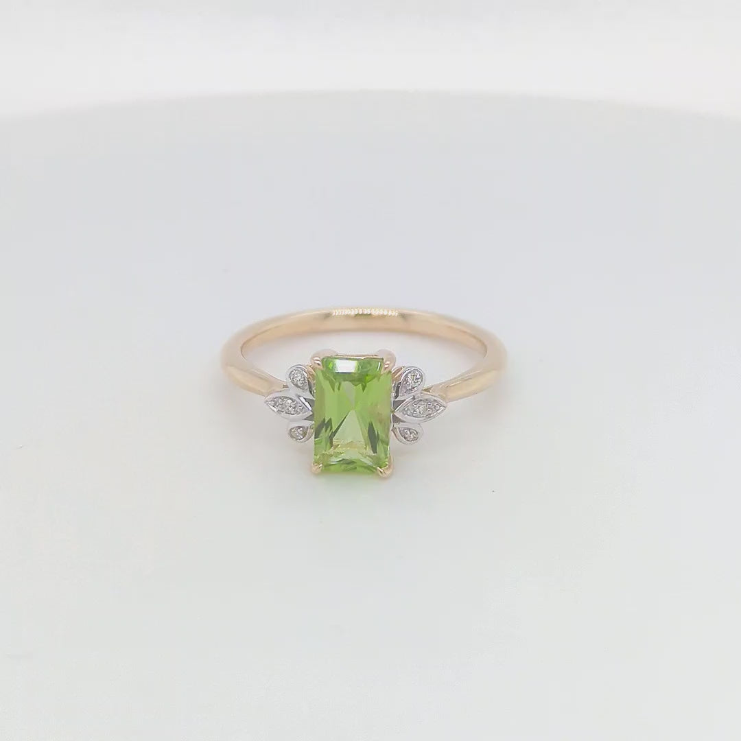 Load video: PERIDOT &amp; DIAMOND RING