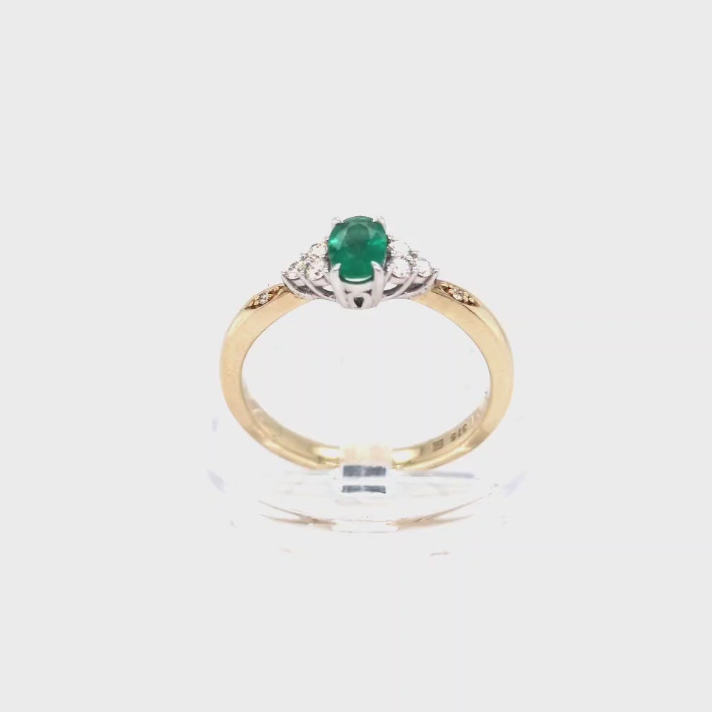 EMERALD & DIAMOND RING